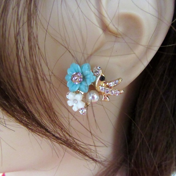Aqua & white flower cluster pierced earrings with bird and rhinestones - NOS - Picture 2 of 5